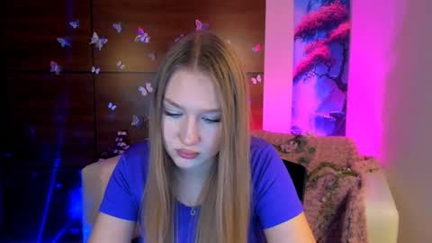 Snapshot of playful_sophie chatting on 01/14/25, 04:04 Sophie online show from 01/14/25, 04:04