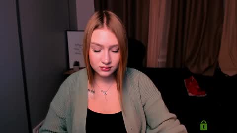 Snapshot of playful_sophie chatting on 01/22/25, 08:59 Sophie online show from 01/22/25, 08:59