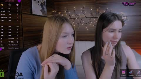 Snapshot of playful_sophie chatting on 01/28/25, 02:43 Sophie online show from 01/28/25, 02:43
