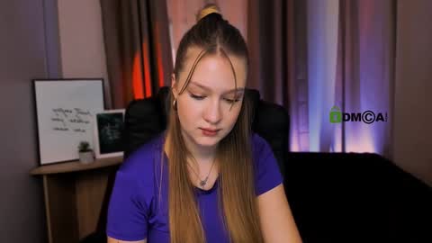 Snapshot of playful_sophie chatting on 01/30/25, 01:42 Sophie online show from 01/30/25, 01:42