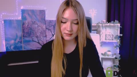 Snapshot of playful_sophie chatting on 02/19/25, 09:14 Sophie online show from 02/19/25, 09:14
