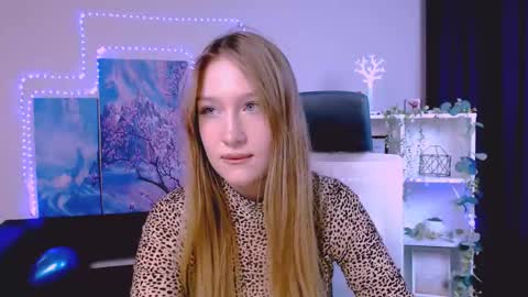 Snapshot of playful_sophie chatting on 02/21/25, 12:38 Sophie online show from 02/21/25, 12:38