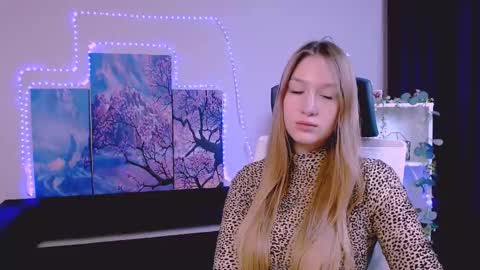 Snapshot of playful_sophie chatting on 02/21/25, 03:45 Sophie online show from 02/21/25, 03:45