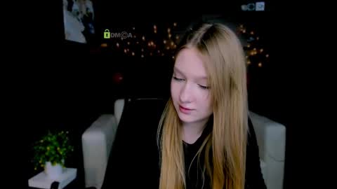 Snapshot of playful_sophie chatting on 03/07/25, 01:40 Sophie online show from 03/07/25, 01:40