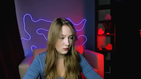 Snapshot of playful_sophie chatting on 10/05/25, 09:40 Sophie online show from 10/05/25, 09:40