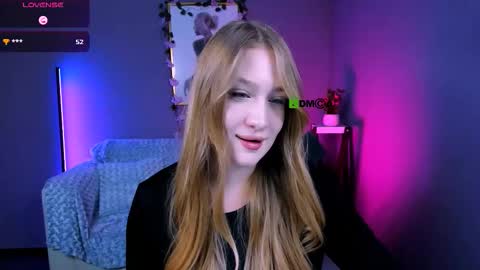 Snapshot of playful_sophie chatting on 10/06/25, 09:45 Sophie online show from 10/06/25, 09:45