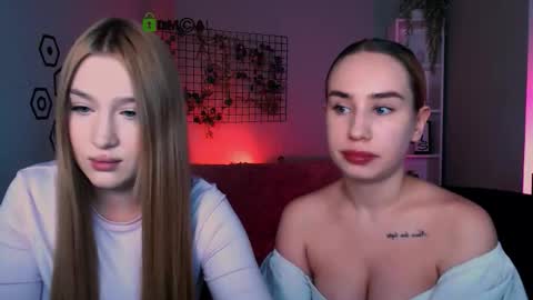 Snapshot of playful_sophie chatting on 12/19/25, 09:11 Sophie online show from 12/19/25, 09:11