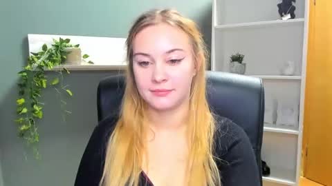 Valeria online show from 01/19/25, 10:50