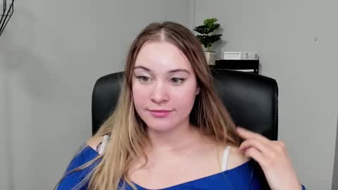 Snapshot of playgirl_valeria chatting on 03/28/26, 08:19 Valeria online show from 03/28/26, 08:19