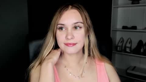 Snapshot of playgirl_valeria chatting on 05/20/26, 05:19 Valeria online show from 05/20/26, 05:19