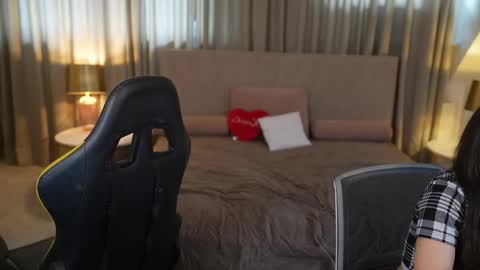 Snapshot of playhard054 chatting on 04/15/26, 11:06 Lana online show from 04/15/26, 11:06