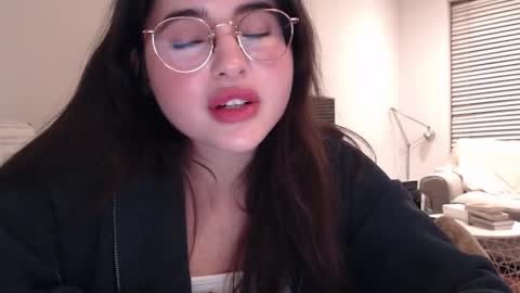 Snapshot of playnofuckinggames chatting on 01/10/25, 10:04 Mary online show from 01/10/25, 10:04