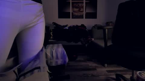 Snapshot of plboy23 chatting on 11/24/25, 06:40 Hello ask me . Im glad to see you here in my room. Welcome PVT is open online show from 11/24/25, 06:40