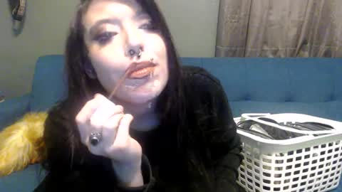 pleasantdinosaurus7537 online show from 11/18/25, 02:43