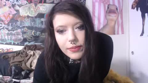 pleasantdinosaurus7537 online show from 07/03/26, 10:32