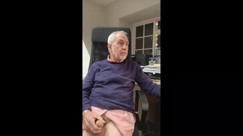 Snapshot of pleasedominateme chatting on 10/31/25, 05:25 Pleasedominateme online show from 10/31/25, 05:25