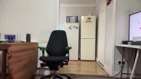 Snapshot of pleasure6887604 chatting on 12/20/25, 02:46 MirIsk online show from 12/20/25, 02:46