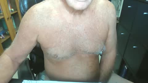 Snapshot of pleeeezeher chatting on 12/21/25, 05:42 pleeeezeher online show from 12/21/25, 05:42