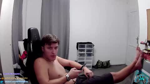 plkrisztian online show from 11/18/25, 04:33