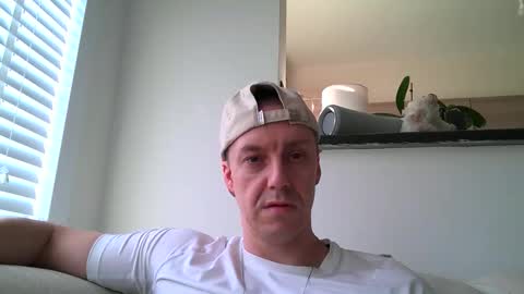 Snapshot of ploki2000 chatting on 11/09/25, 02:15 Kevin online show from 11/09/25, 02:15