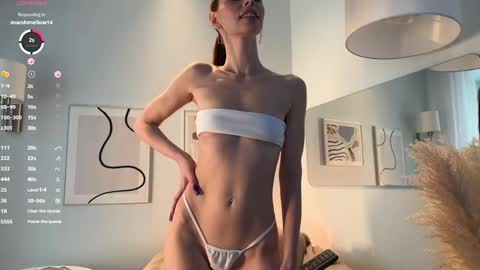 Snapshot of plsbemydaddy_ chatting on 04/04/26, 01:08 Amelie online show from 04/04/26, 01:08