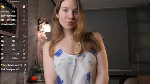 Snapshot of pluf_pluf chatting on 12/21/24, 01:15 HiI am Vivian online show from 12/21/24, 01:15