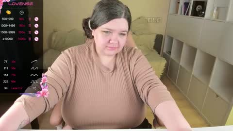 Snapshot of plum_pie__ chatting on 11/12/25, 12:55 Alice online show from 11/12/25, 12:55