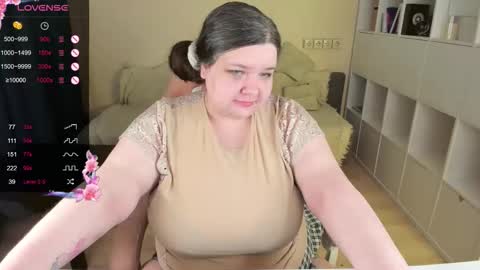 Snapshot of plum_pie__ chatting on 11/12/25, 01:22 Alice online show from 11/12/25, 01:22