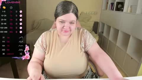 Snapshot of plum_pie__ chatting on 11/18/25, 03:49 Alice online show from 11/18/25, 03:49