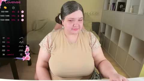 Snapshot of plum_pie__ chatting on 11/19/25, 02:39 Alice online show from 11/19/25, 02:39