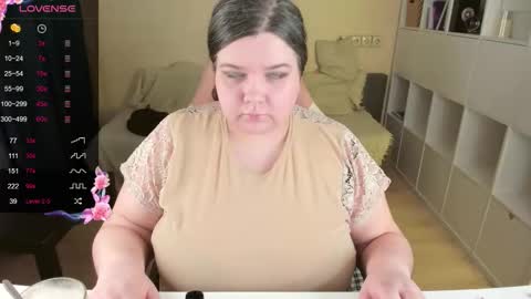 Snapshot of plum_pie__ chatting on 11/23/25, 05:13 Alice online show from 11/23/25, 05:13