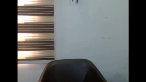 Snapshot of plumnjuicyx chatting on 12/19/25, 12:12 plumnjuicyx online show from 12/19/25, 12:12