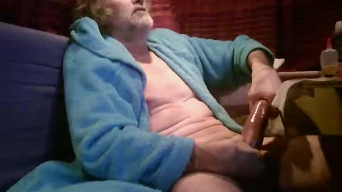 Snapshot of plus84u chatting on 02/17/25, 09:52 Fratzz online show from 02/17/25, 09:52