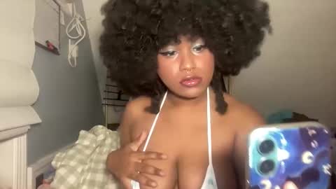 Snapshot of plushicore chatting on 11/09/25, 02:54 stariette online show from 11/09/25, 02:54