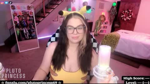 Pluto Princess online show from 10/17/25, 05:43