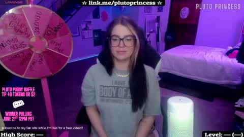 Snapshot of plutoprincess69 chatting on 04/15/26, 04:52 Pluto Princess online show from 04/15/26, 04:52