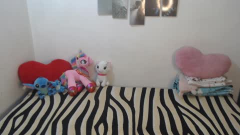 Snapshot of pocahontas_princess__ chatting on 09/22/25, 01:35 Pocahontas online show from 09/22/25, 01:35