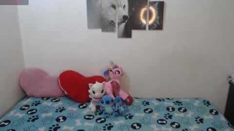 Snapshot of pocahontas_princess__ chatting on 10/01/25, 03:40 Pocahontas online show from 10/01/25, 03:40