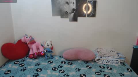 Snapshot of pocahontas_princess__ chatting on 10/07/25, 02:47 Pocahontas online show from 10/07/25, 02:47