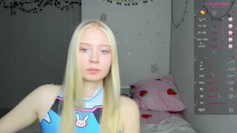 Snapshot of pocet_barbie chatting on 10/20/25, 07:53 Mary online show from 10/20/25, 07:53