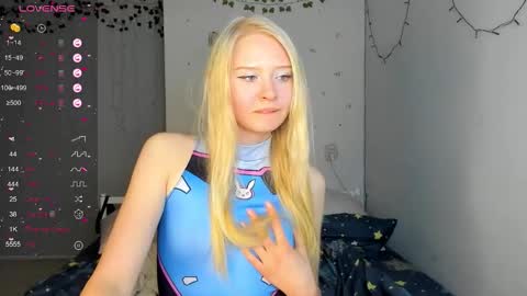 Snapshot of pocet_barbie chatting on 11/10/25, 07:24 Mary online show from 11/10/25, 07:24