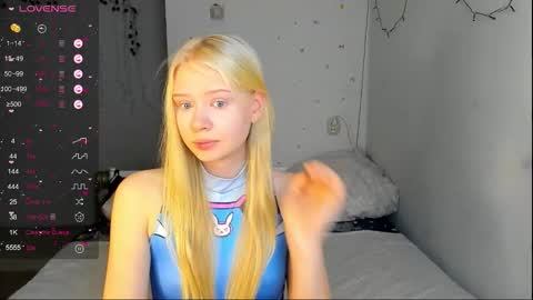 Snapshot of pocet_barbie chatting on 11/22/25, 06:45 Mary online show from 11/22/25, 06:45