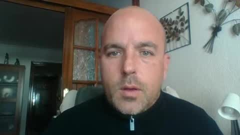 Snapshot of pocoyotop chatting on 12/11/24, 12:34 pocoyotop online show from 12/11/24, 12:34