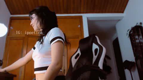 IG ipoetica  online show from 02/04/25, 03:04