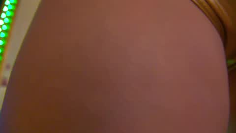 poison_milf_ online show from 05/01/26, 03:55