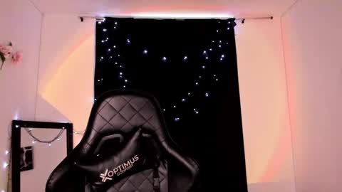 Willow                      Hours 12pm to 630pm Colombian time FRIDAY AND SUNDAY FREE DAYS online show from 01/20/25, 09:01