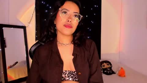 Willow                      Hours 12pm to 630pm Colombian time FRIDAY AND SUNDAY FREE DAYS online show from 01/23/25, 08:45