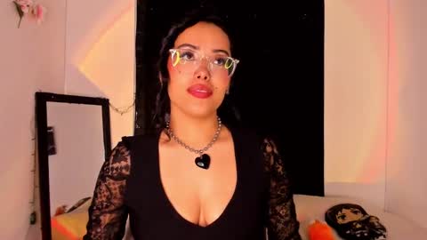 Willow                      Hours 12pm to 630pm Colombian time FRIDAY AND SUNDAY FREE DAYS online show from 02/04/25, 08:17