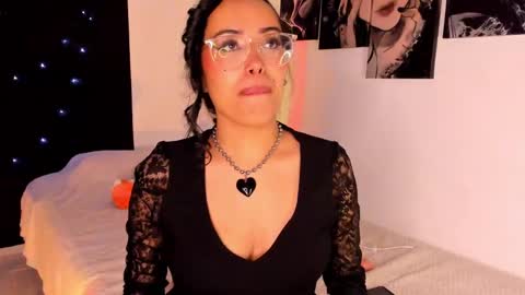 Willow                      Hours 12pm to 630pm Colombian time FRIDAY AND SUNDAY FREE DAYS online show from 02/04/25, 11:27