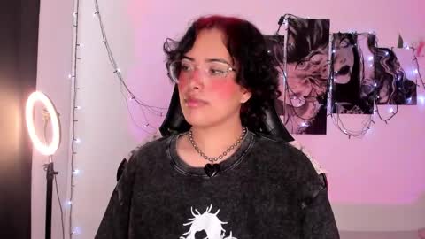 Willow                      Hours 12pm to 630pm Colombian time FRIDAY AND SUNDAY FREE DAYS online show from 09/09/25, 04:06